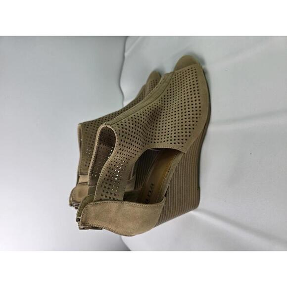 a.n.a. a new approach Open Toe Wedge Heel Sandals Cascade Wide Camel Size 9.5 - Picture 2 of 9